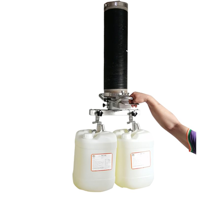 ESL-SG vacuum tube lifter with a twin pad holding two jerrycans